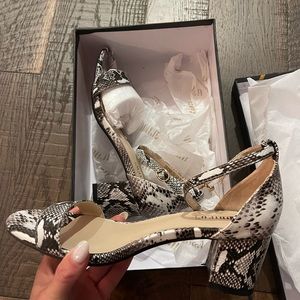 womens snake print heels size 7.5